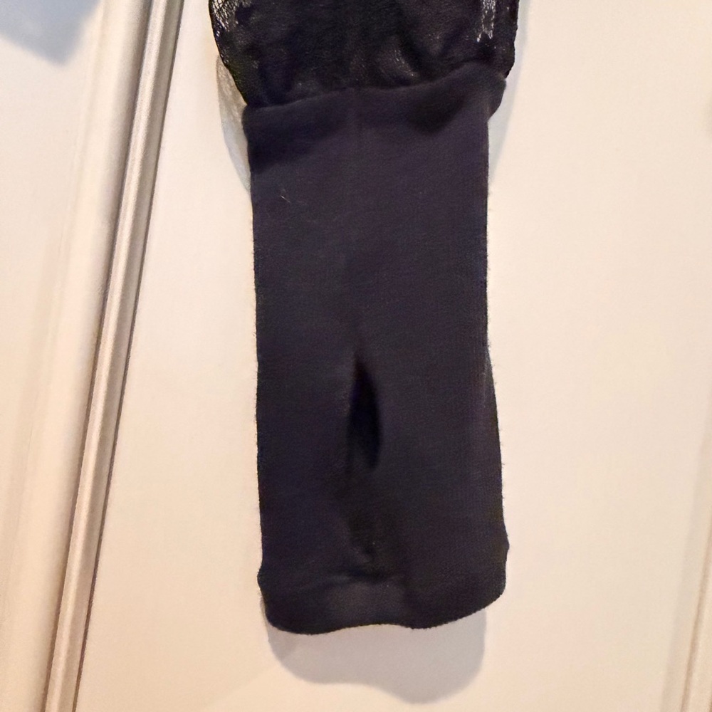 Free People Black Lace Long Sleeve top. NWT Size Medium. - Picture 7 of 7